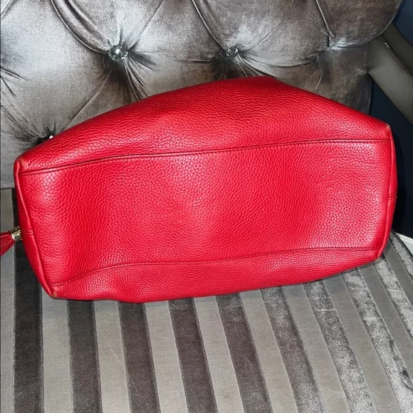 YOU ARE LOOKING AT A TOTAL UNICORN 🦄 Gucci Soho Working Tote in Rare Red Alert 🔴 - Picture 8 of 9